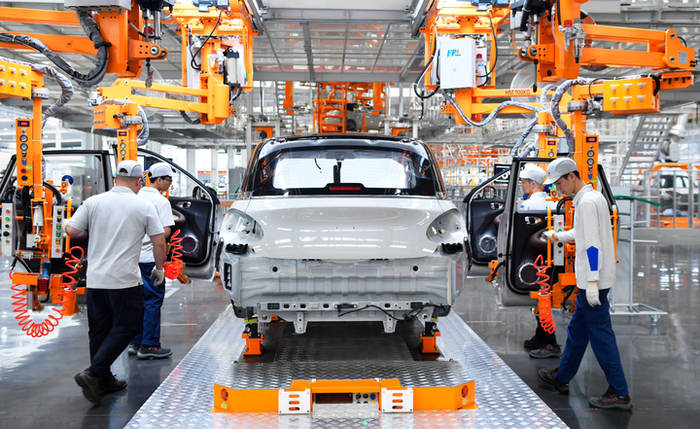 馬克龍?jiān)L華 技術(shù)合作引發(fā)法國(guó)輿論風(fēng)暴